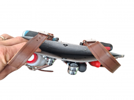 Držák nářadí a skrytý prostor pro těsnění, dokumenty a pod.